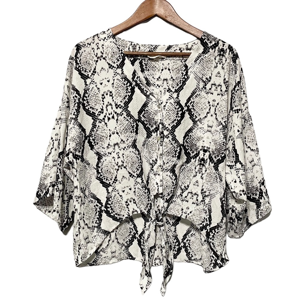 Peach Love California Black and White Snake Print Blouse